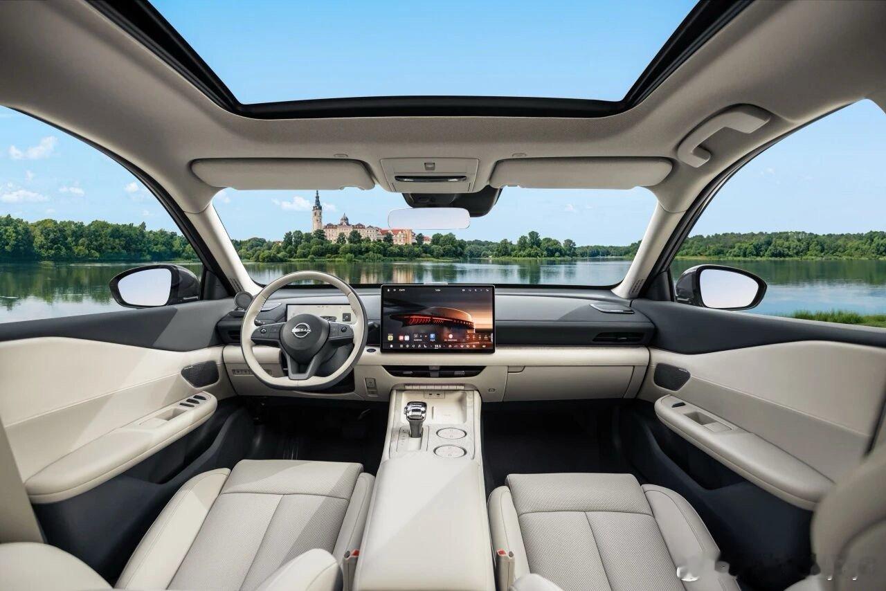 华为用户狂喜！天籁·鸿蒙座舱把智能车机玩明白了～15.6英寸华为智慧屏+骁龙82