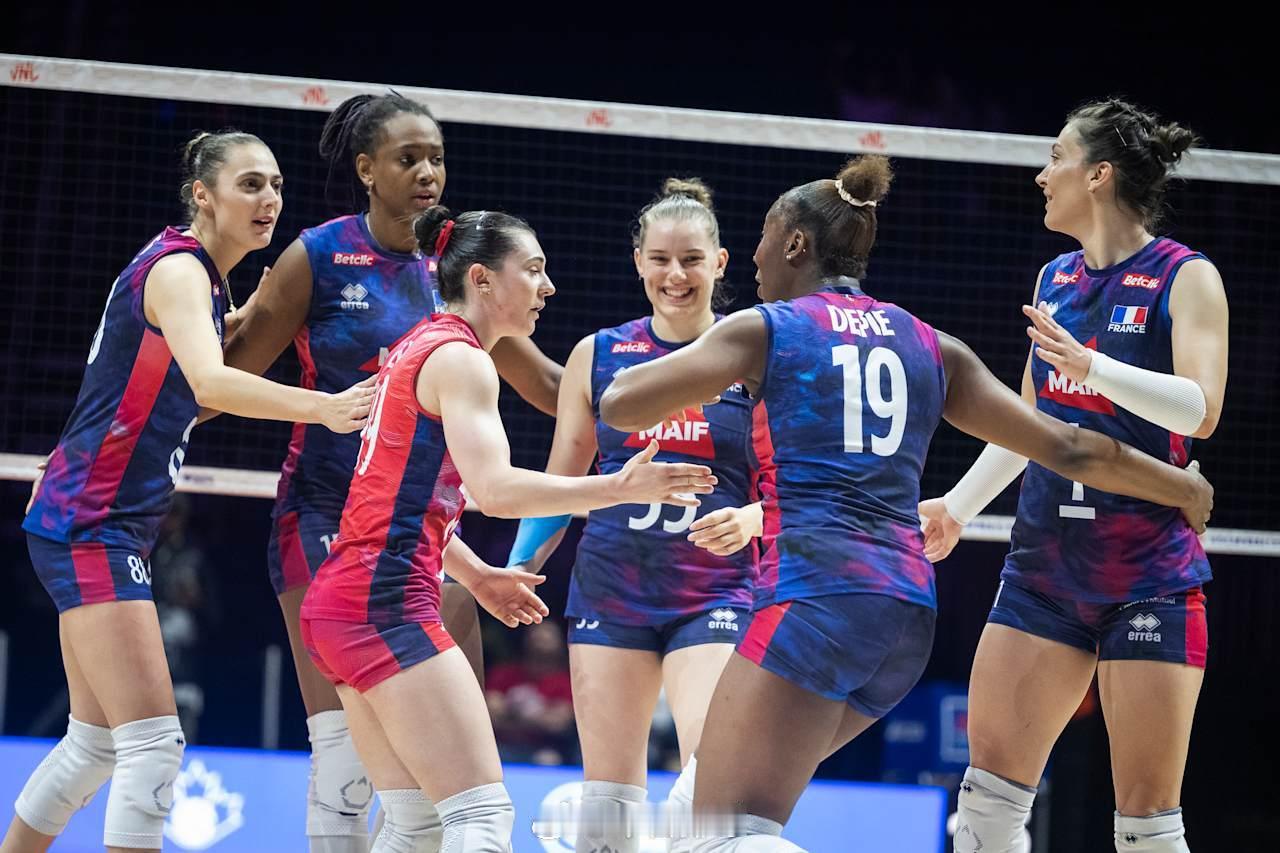 【2026世界女排联赛 魁北克站：法国女排3-2乌克兰女排】北京时间6月8日凌晨