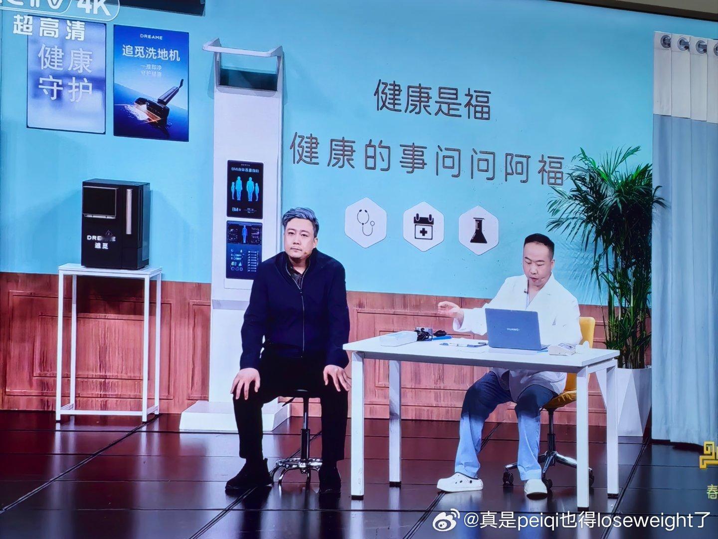 无聊得我走神好久了节目难看就算了，这小品两演员也好难看 