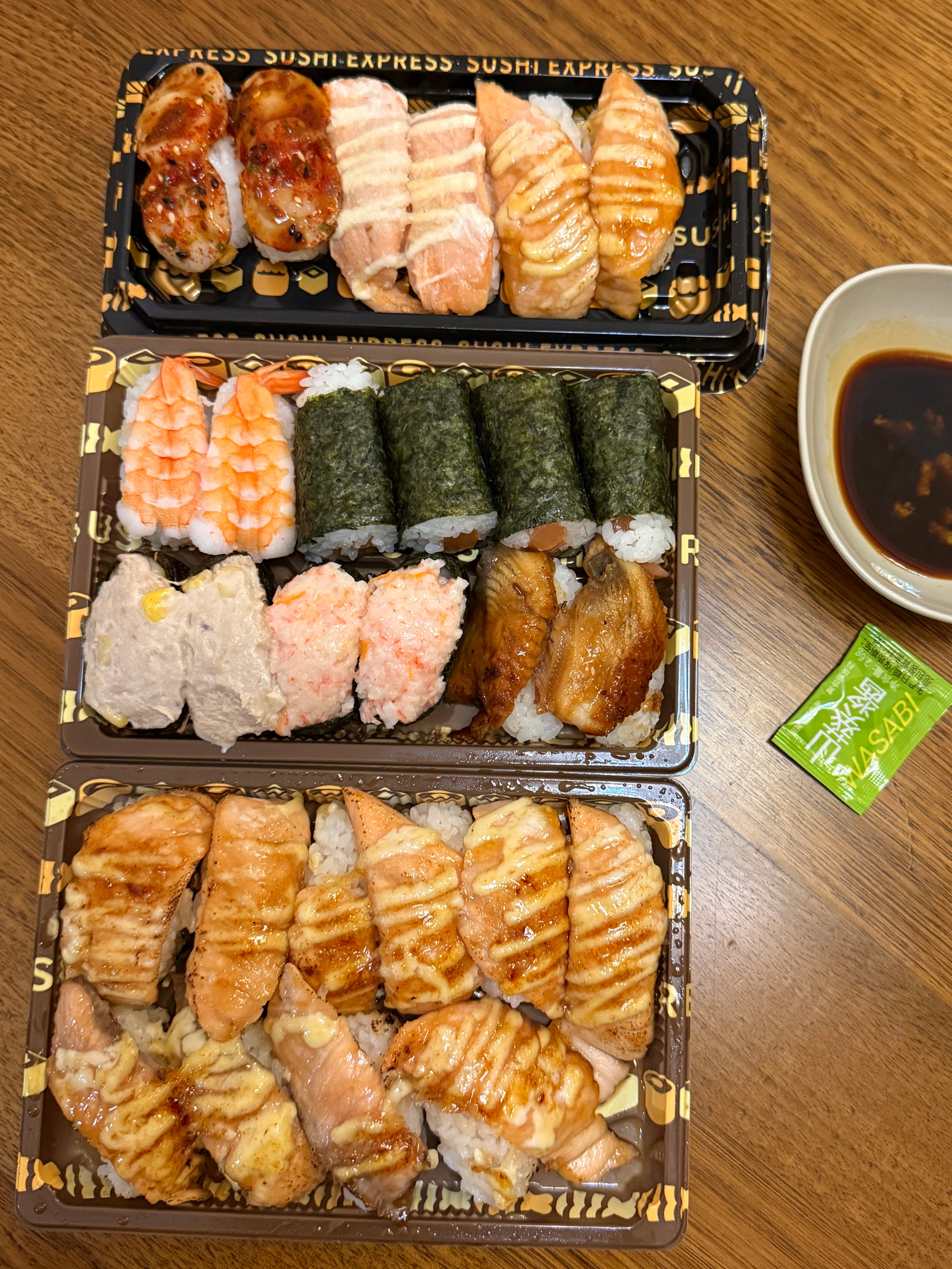 朴素的一餐 老酱又出去跟朋友喝酒了，小酱要吃争鲜，我先不吃了，好不容易肚子舒服点