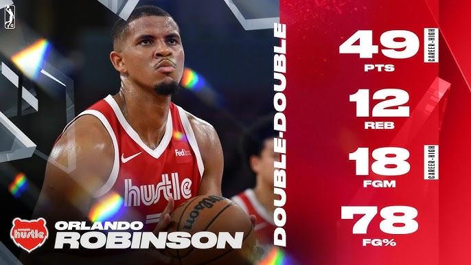 灰熊二队孟菲斯拼搏的先发中锋奥兰多-罗宾逊面对火箭二队里奥格兰德峡谷毒蛇拿到了全