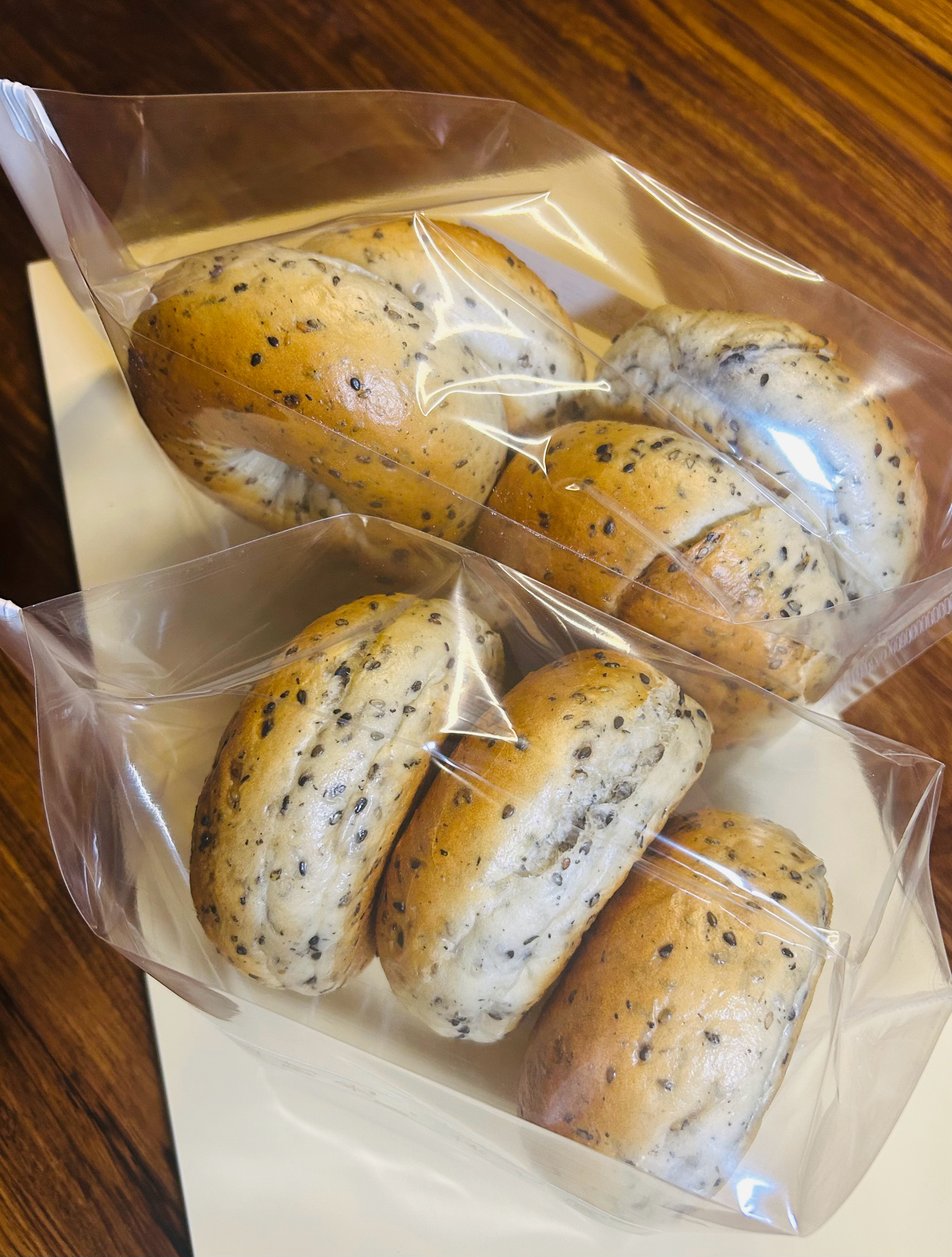 一边还做了几个黑芝麻贝果🥯晾凉装袋纯纯食伤