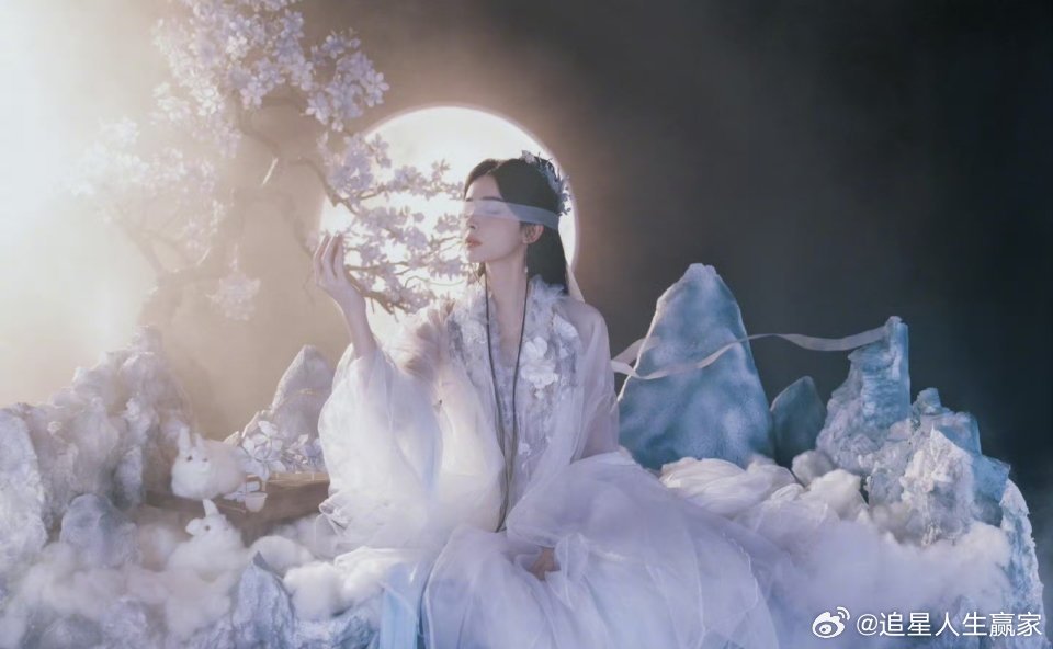 古力娜扎嫦娥造型才是真的仙女吧 我相信一见钟情了[捂嘴哭][捂嘴哭][捂嘴哭] 