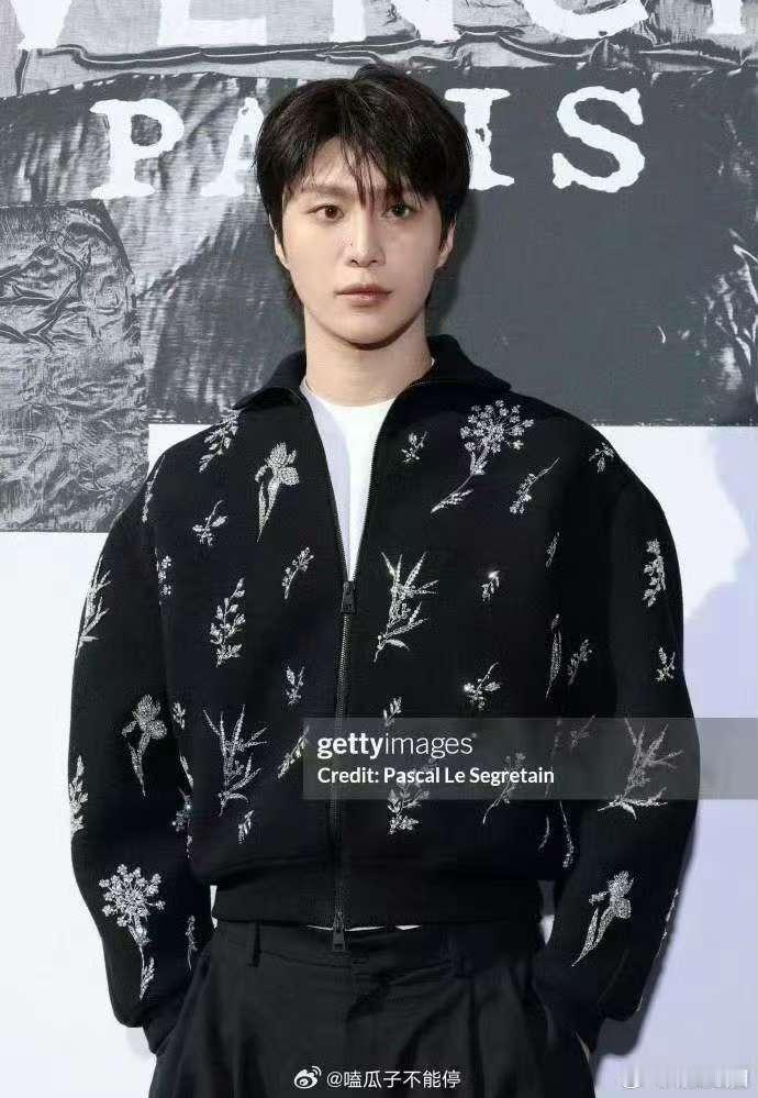 于适李昀锐范丞丞G社生图   范丞丞时尚资源真的还是挺好的呀，这一次的黑色系的时