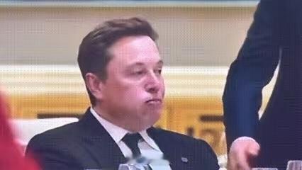 马斯克脸都喝红了，他来就是享受的这场中美碰面的饭局上，每个人的状态差别特别大，就