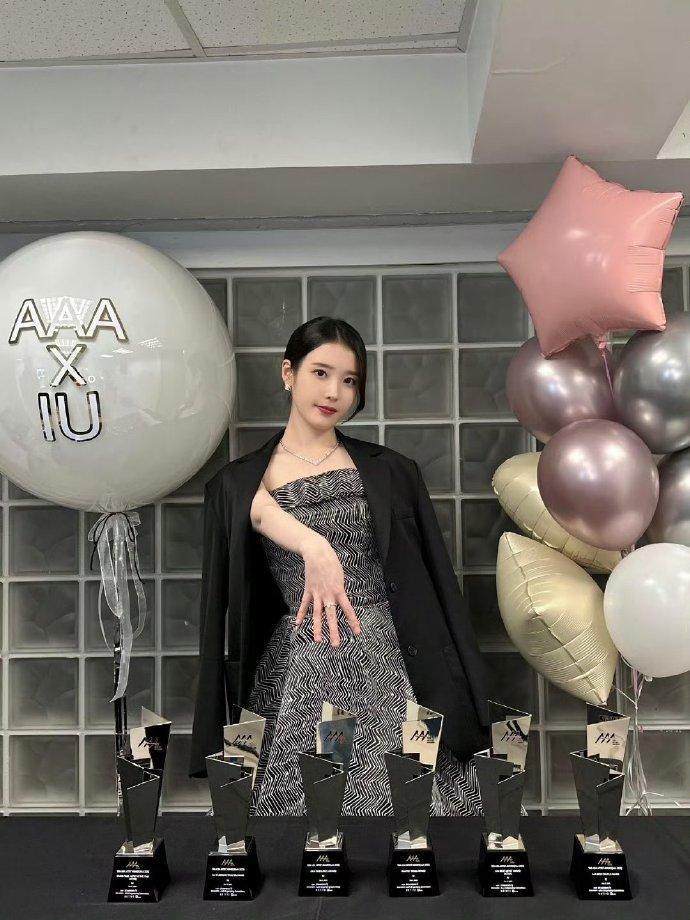 你们心目中的韩国女神是谁
林允儿和IU，90后两大女神，人气作品都非常抗打！！！