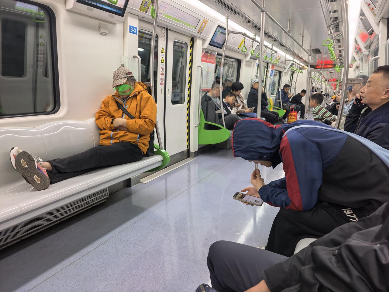 不文明行为分享身边沈阳事 沈阳地铁