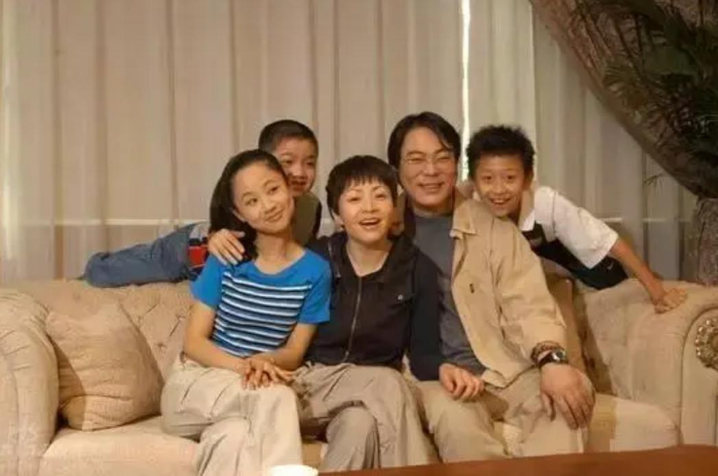【来自投稿】2004-2006年，中国内地情景喜剧《家有儿女》一二部主演宣传照 