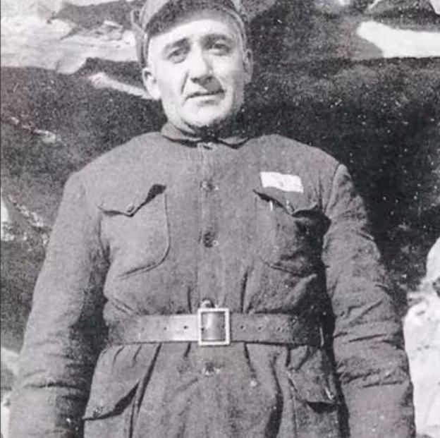 "周，你答应过我，新中国成立后会让我加入中国籍的！"1949年，一个外国人急匆匆