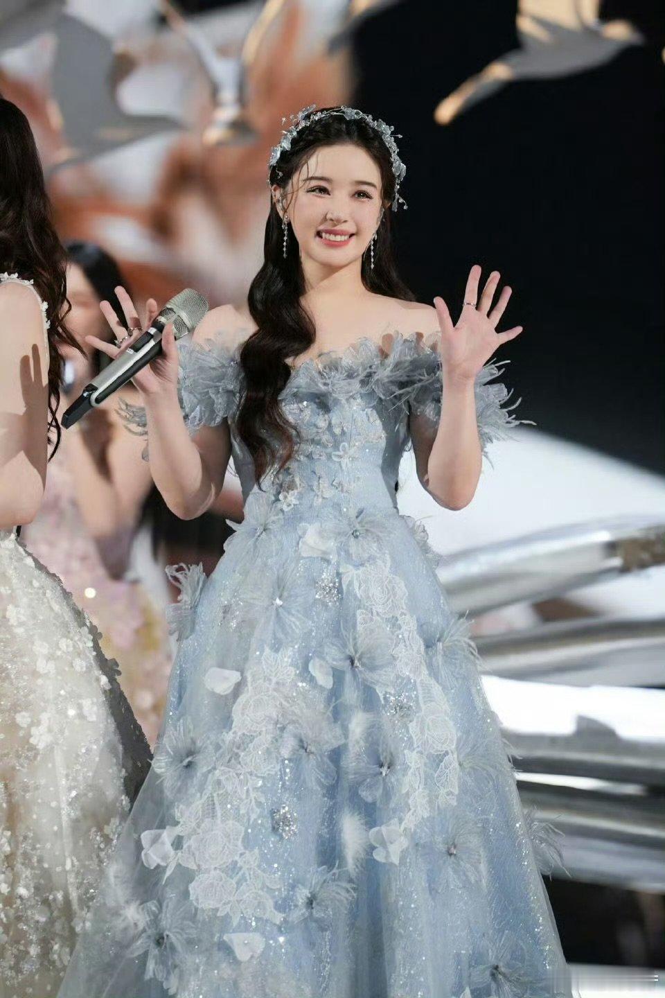 李小冉徐洁儿阚清子侯宇唱我会等乘风二公封神翻唱！《我会等》被姐姐们唱出不一样的味