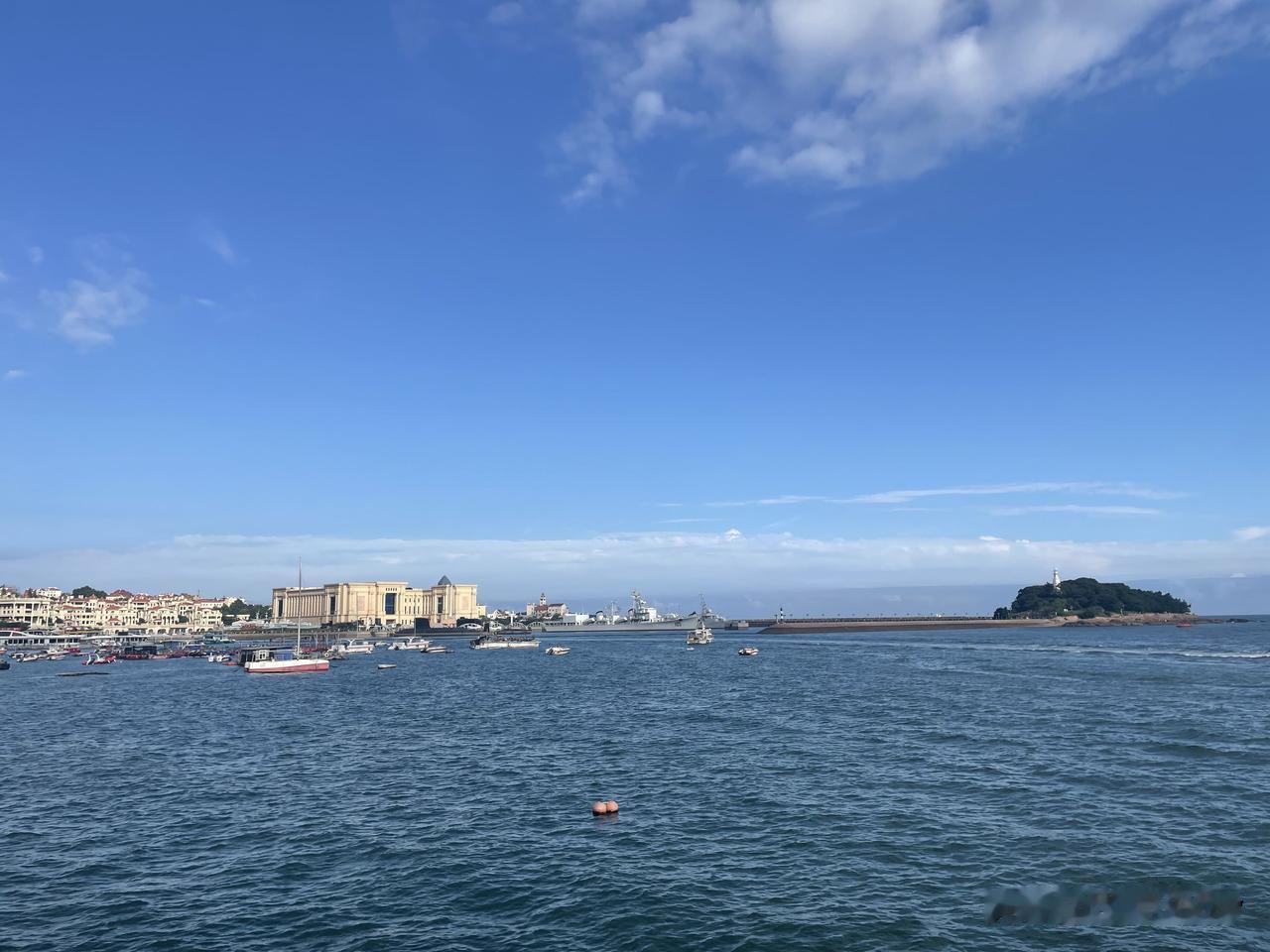 【昨日客流】
8月17日（周一）
武汉城市轨道交通线网客运量（含换乘）为396.