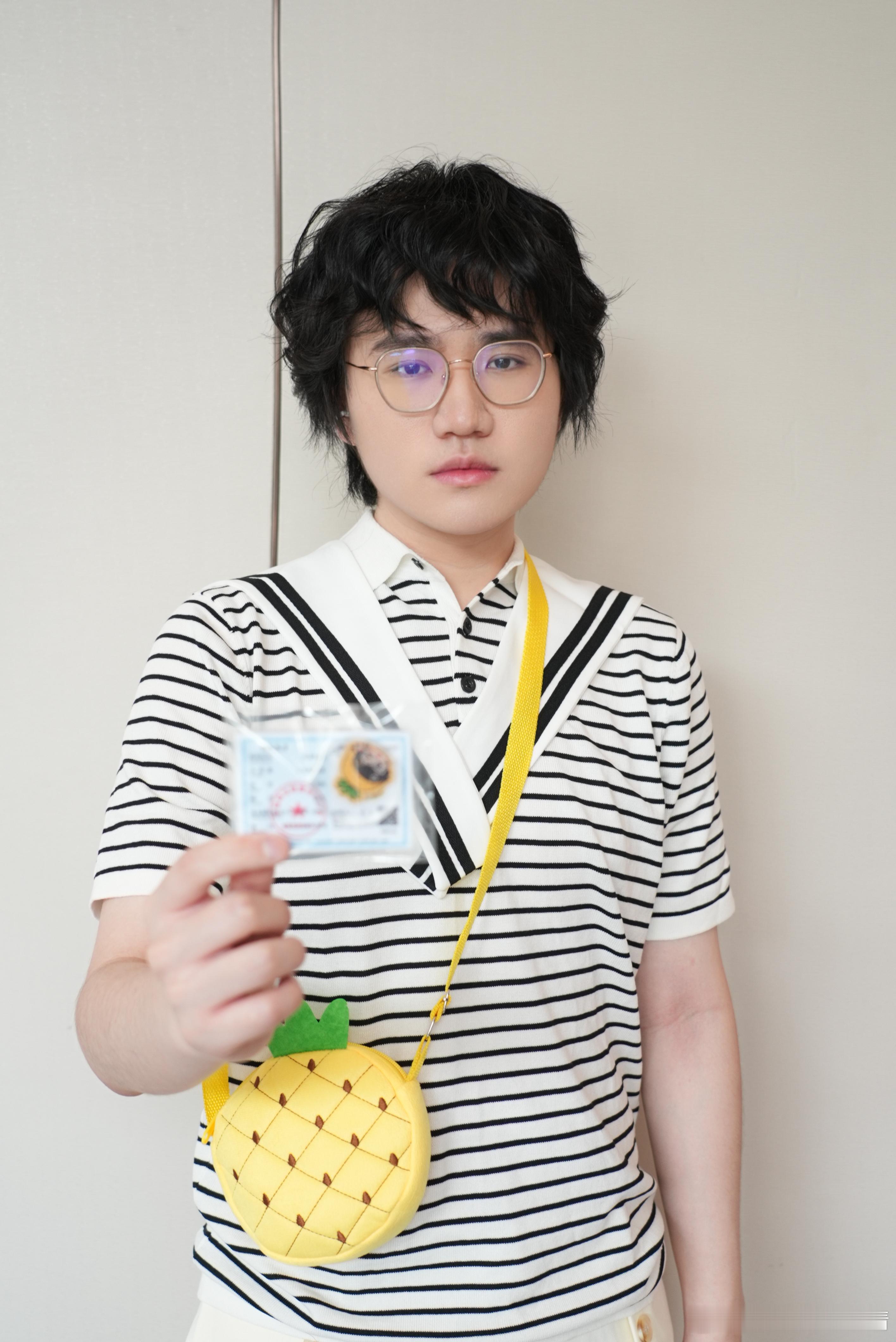 谁家福建靠谱男人送真金菠萝包配小金菠萝，一套配齐。线下互动好有意思，氛围感直接拿