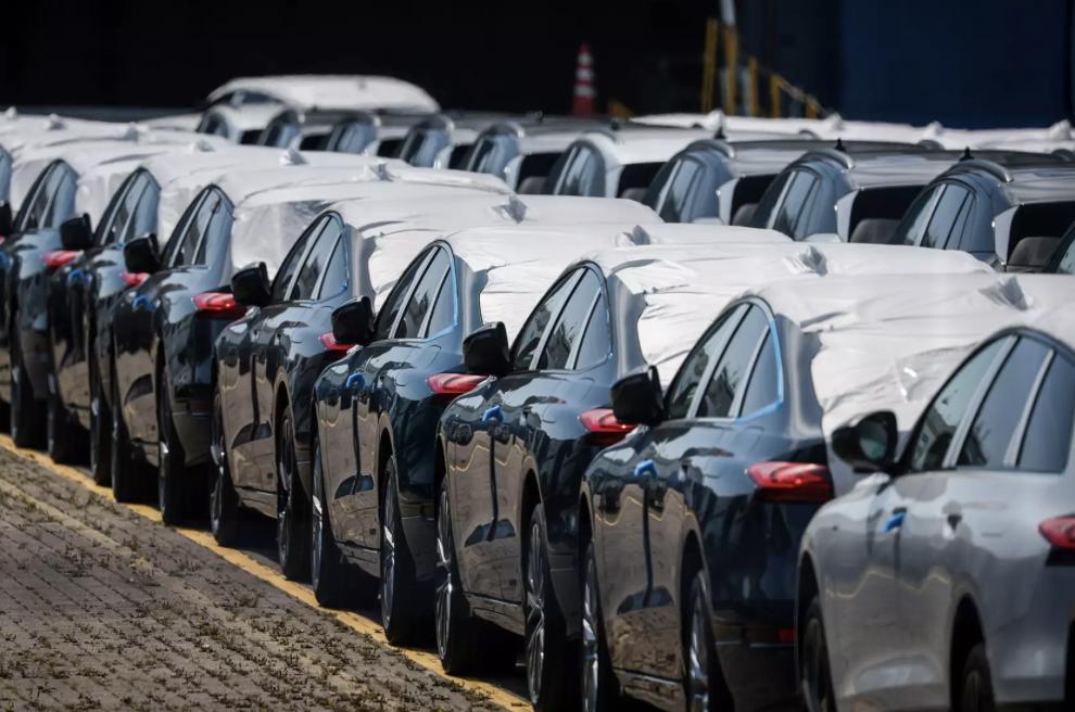 2035年，绝大多数新车将电动化
2025年全球电动汽车销量规模达到2000多万