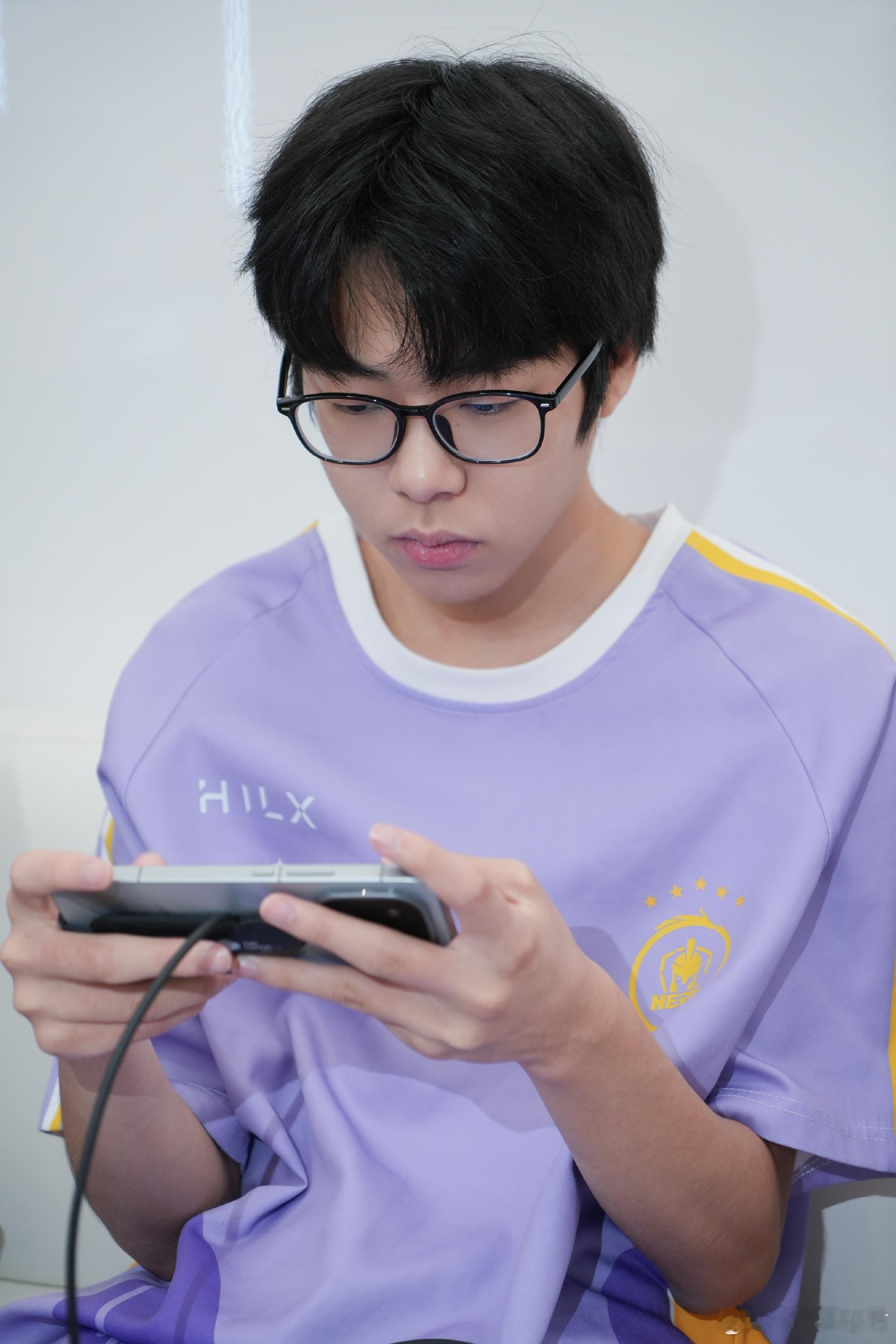 Hero遗憾止步季后赛季后赛征程到此落幕，Hero拼到最后一刻，虽留有遗憾，但赛