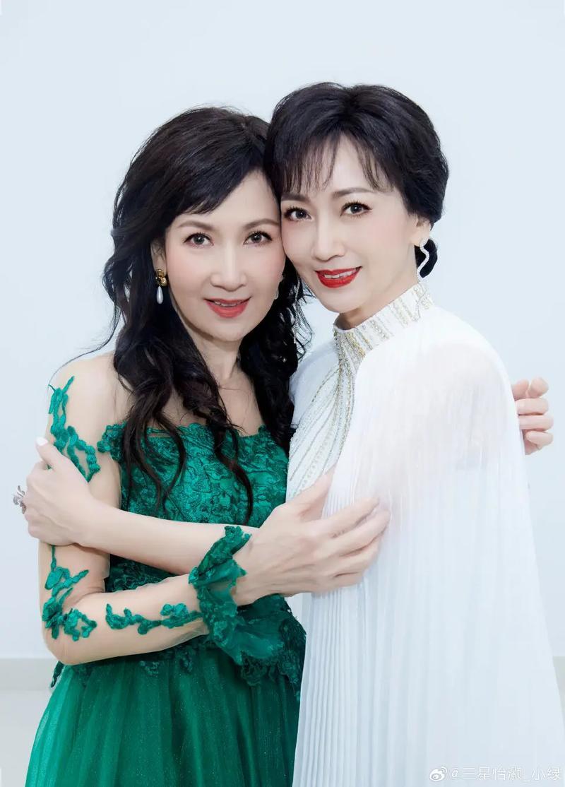 近日，72岁赵雅芝与67岁陈美琪再度惊喜同框，时隔三十三年复刻《新白娘子传奇》青