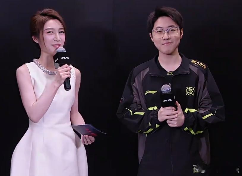 Zhuo:感觉K大哥今天绷得很紧啊，希望他脚下留情，我也会尽全力的bro碾压kt