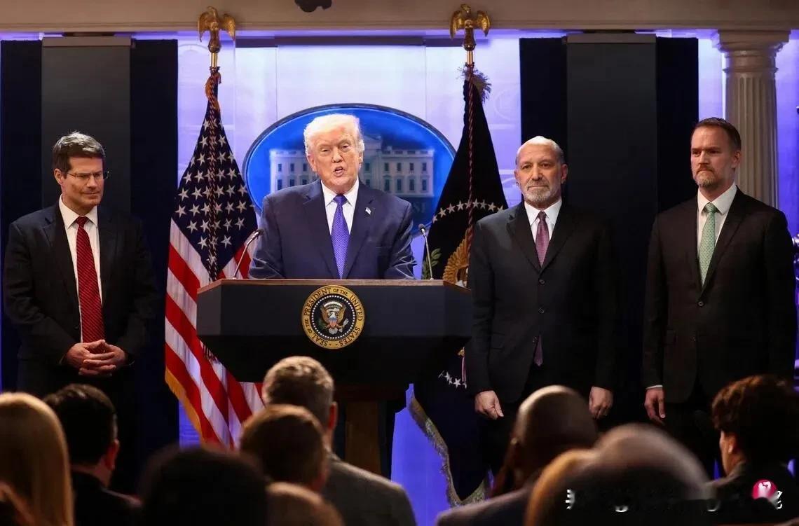 特朗普今天谈关税，再次拿中国说事：“我们几乎被世界上每一个国家薅羊毛、占便宜。他