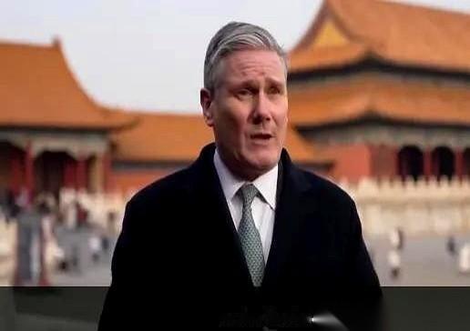 G7里，就快只剩一个了。
消息传开了，中国打算单方面给英国免签，一来就是30天。