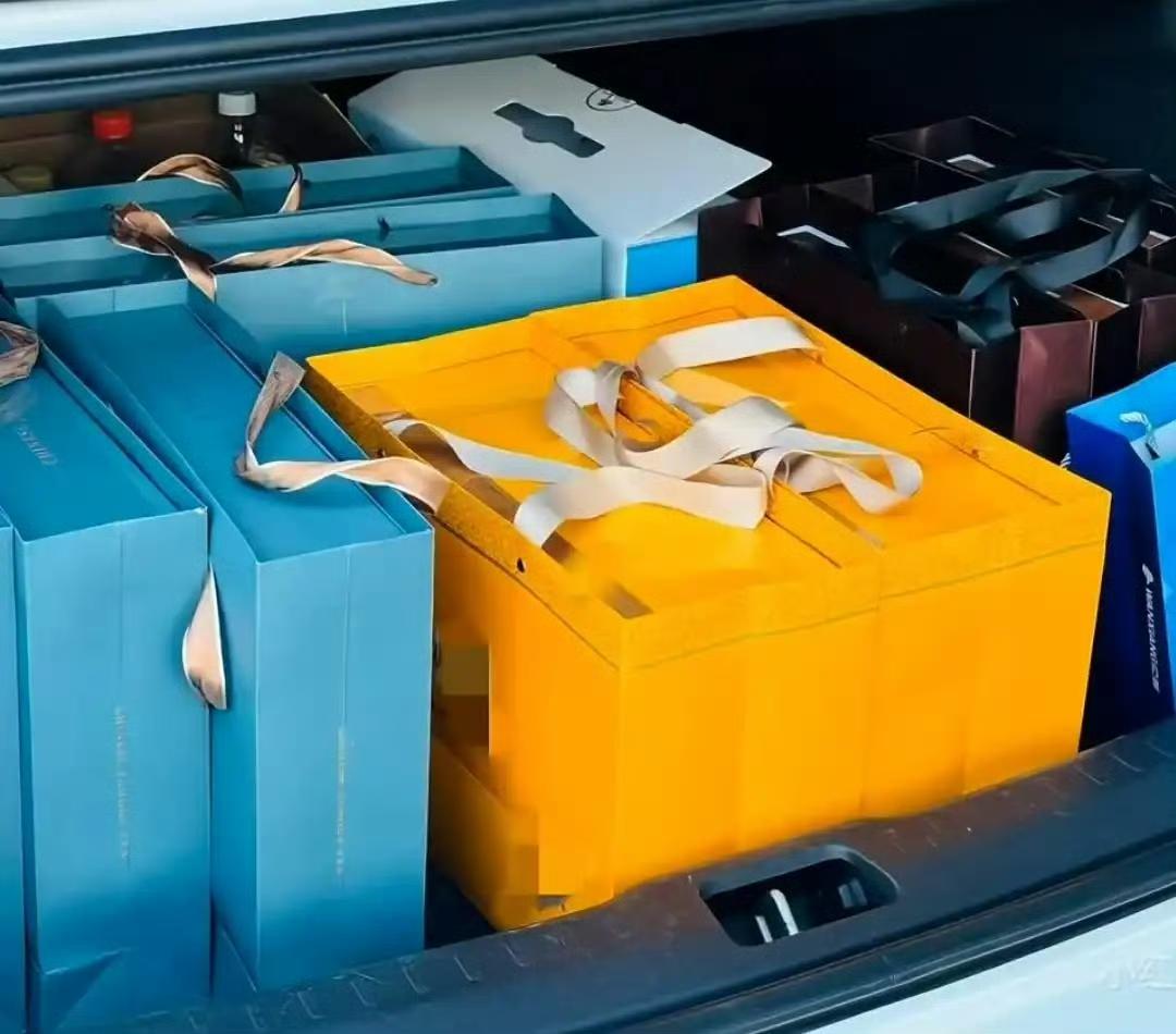 《今日说法》主持人李晓东被骗一千元买茶叶的事，最近成了大家茶余饭后的热门话题。这