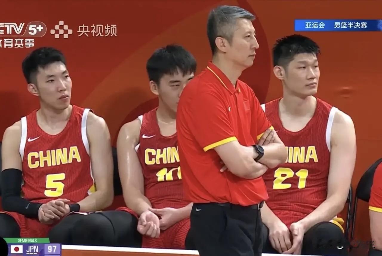 几年前，
我就发表过对于中国男篮的一些看法，
我自始至终认为，后姚明时代，
中国