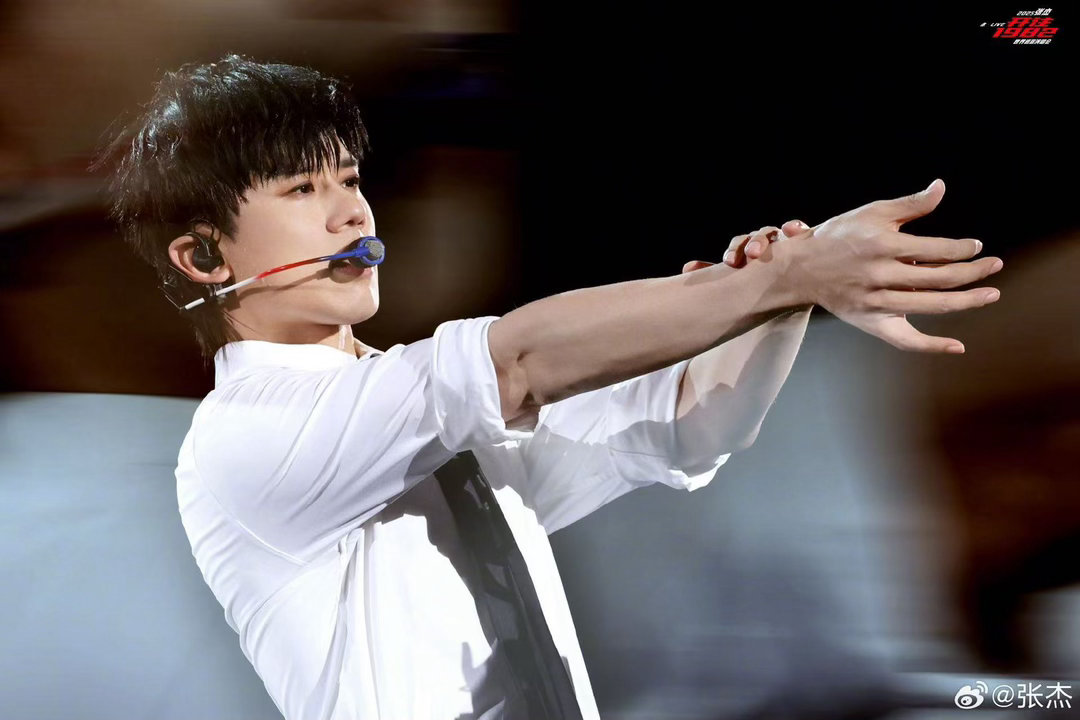 张杰这个剑心听得我想去少林寺了 剑心一响，江湖就在眼前了，张杰的声音里全是侠客的