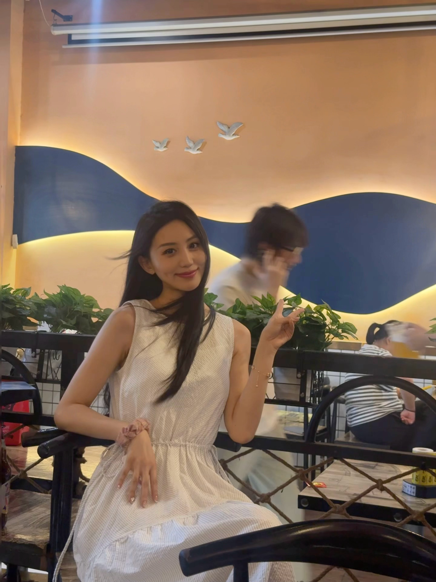 吃饭间隙跑来吹风深圳的夏天真的好热哦🫠要被融化了 深圳