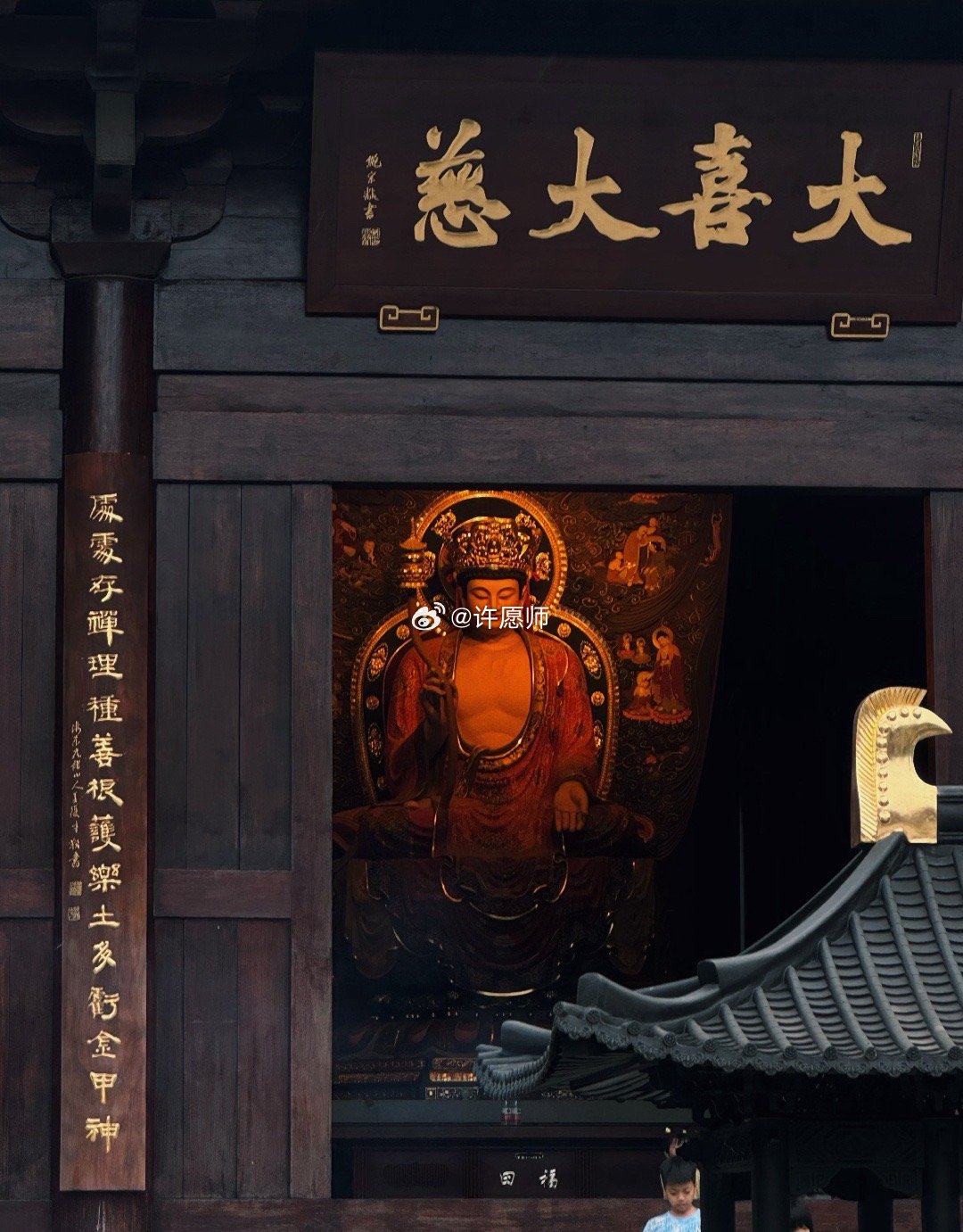 敬拜神明，求护佑，也求诸事逢凶化吉。 ​​​