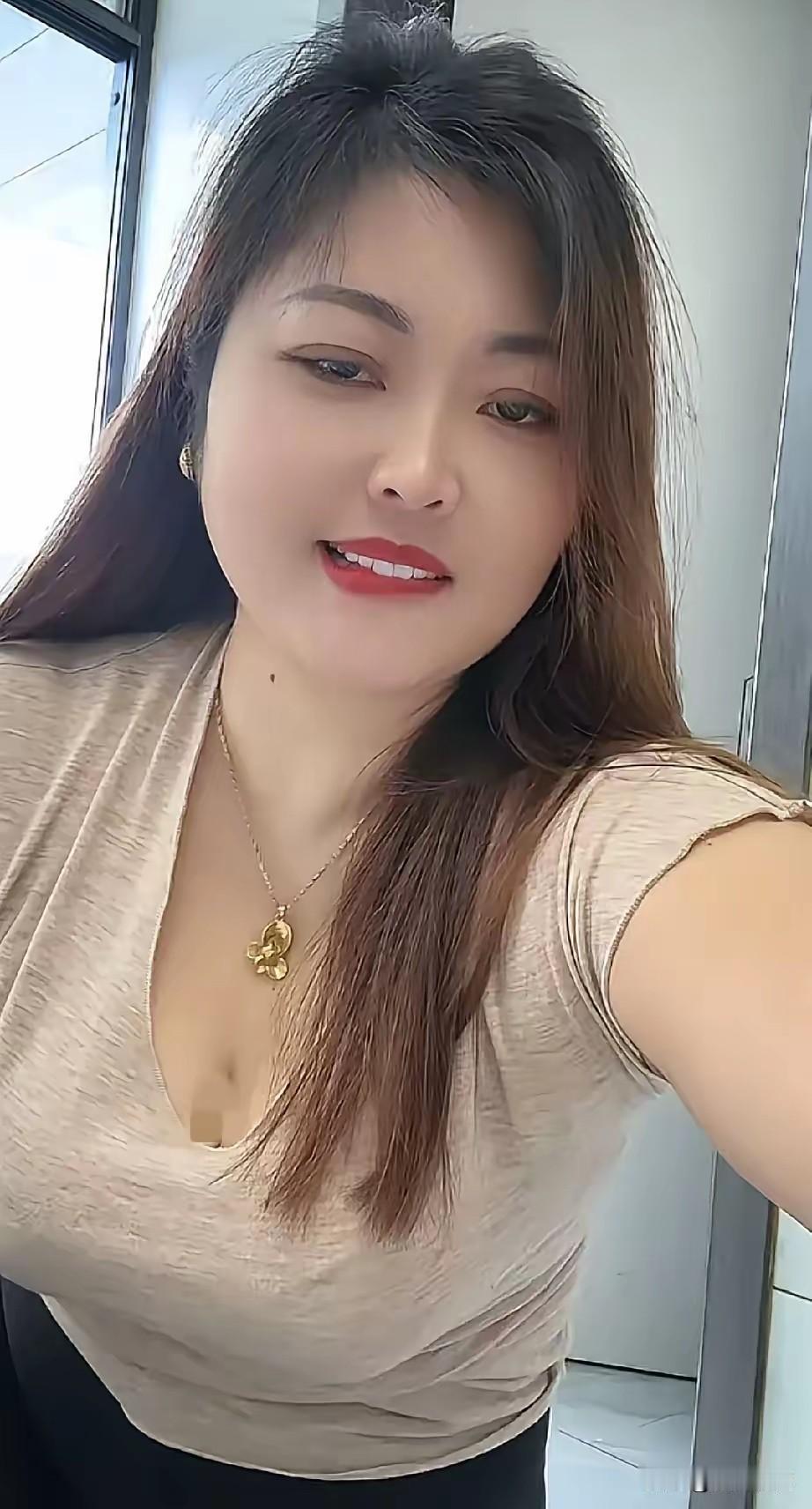 产假快休完了，婆婆让我辞了干了8年的国企工作，回家带娃。我每月工资五千多、是个有