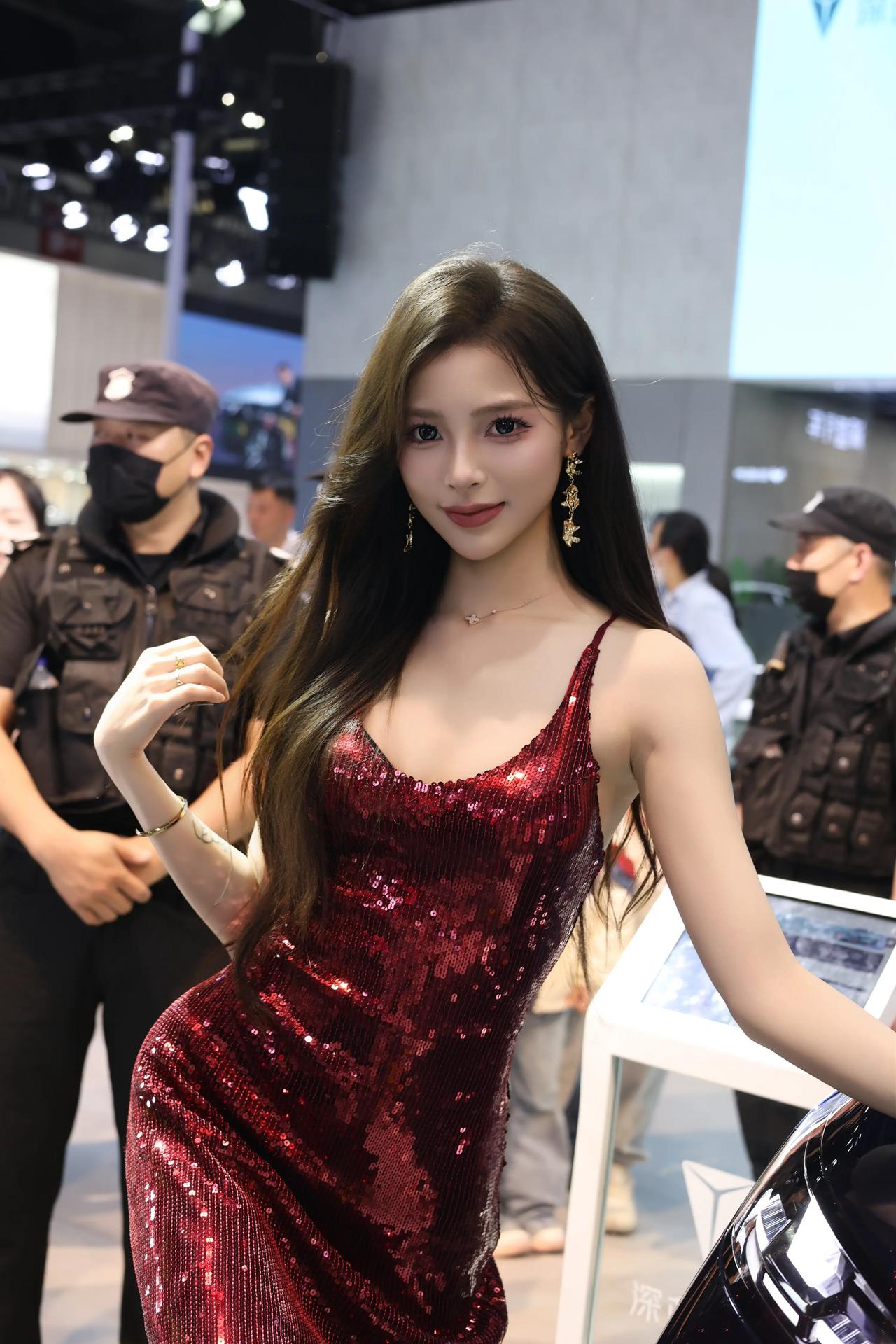 车模小梨花可是顶流网红车模之一呢！4月10 - 13日她会空降昆山国际车展，这对