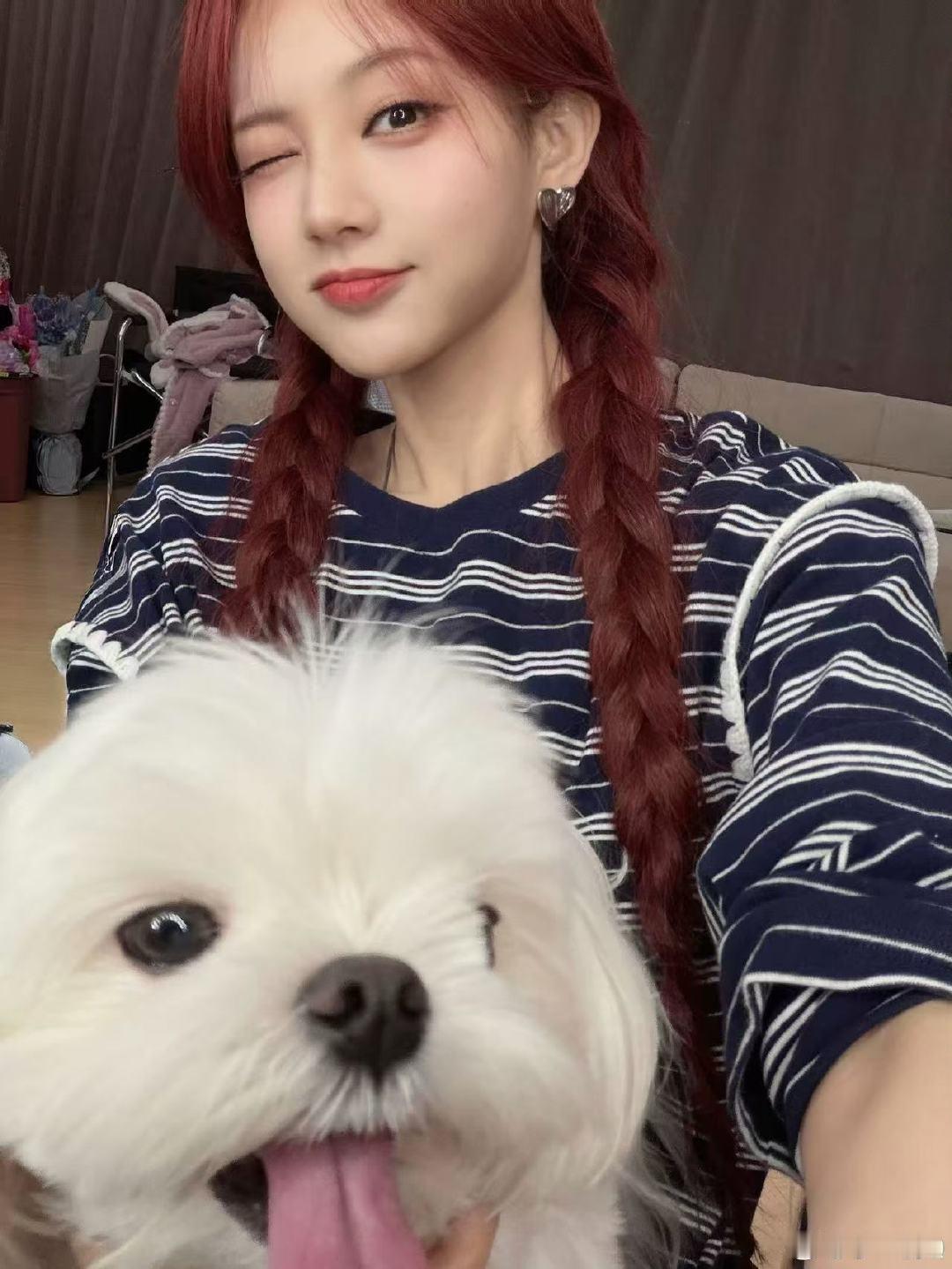 李一桐红发wink李一桐红发双麻花辫贵卡！！ 