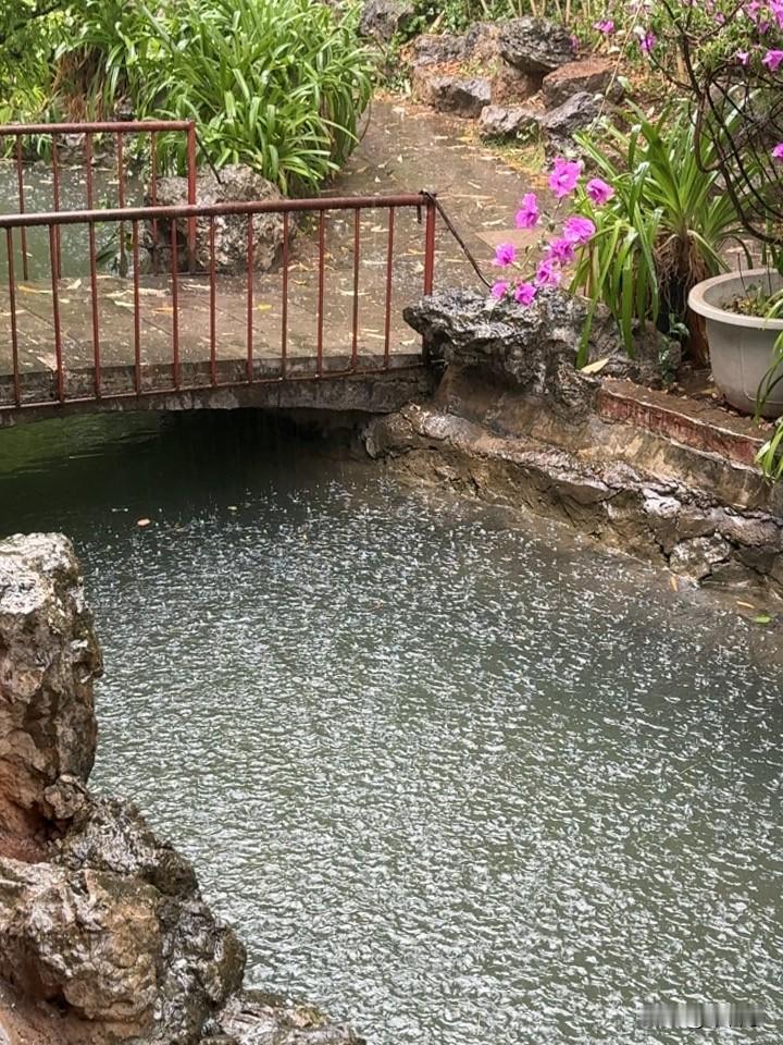 社区开县居住证明原件，就是居住在什么地方，要社区去开证明。

小外甥要上初中了，