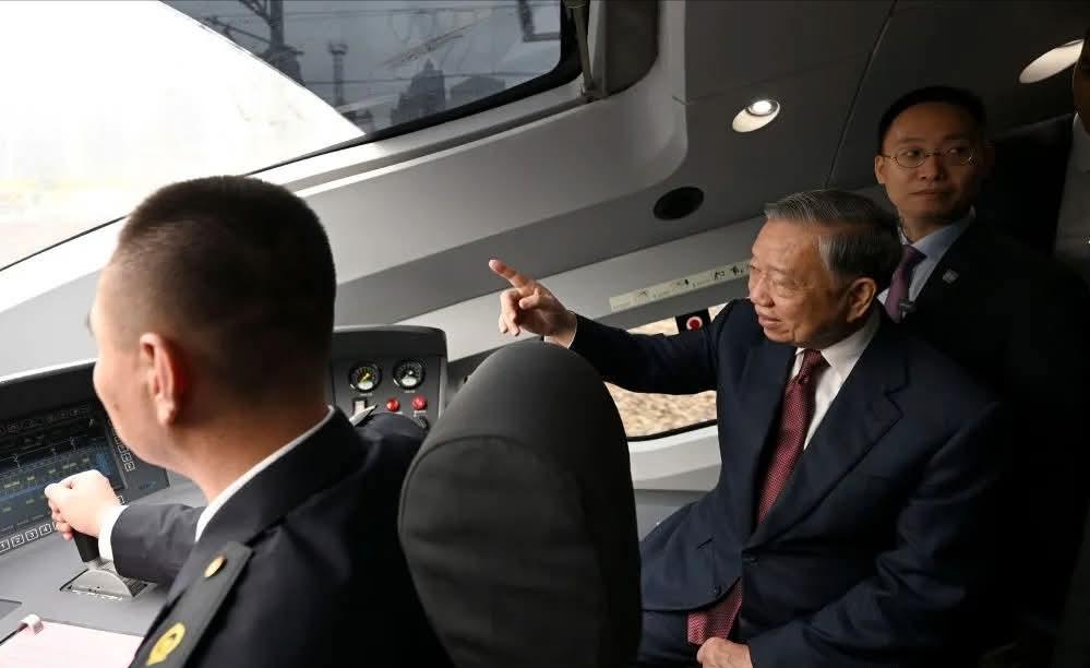 🌙越南会不会求中国建高铁？

答案太明显了，苏林这趟中国行，高铁坐得真够狠！刚