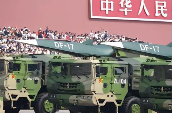 日本现在，除了东京电视台，所有电视台都在报道，中国在日本近海布置了100多艘各式