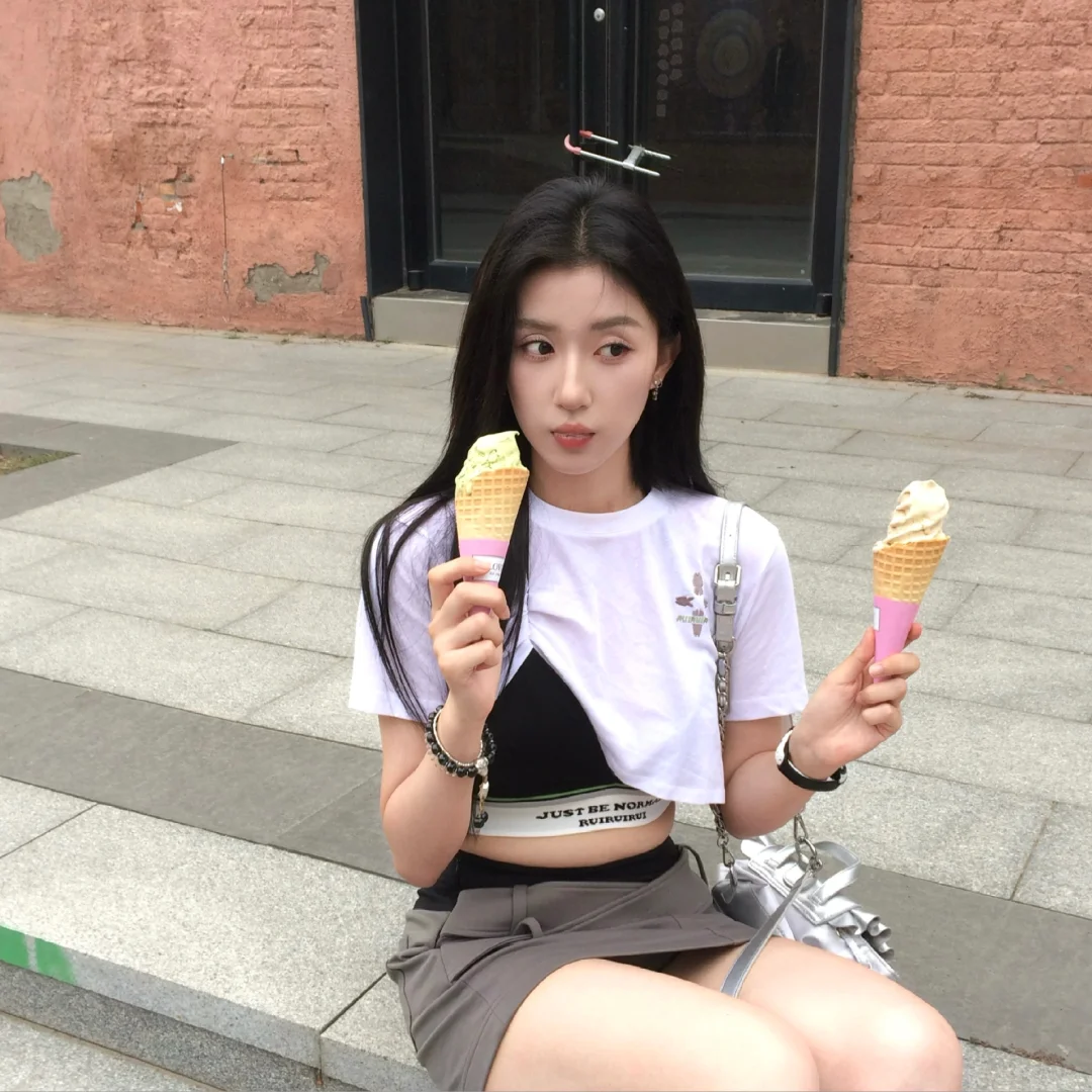 宝宝 小肚收一下 🍦