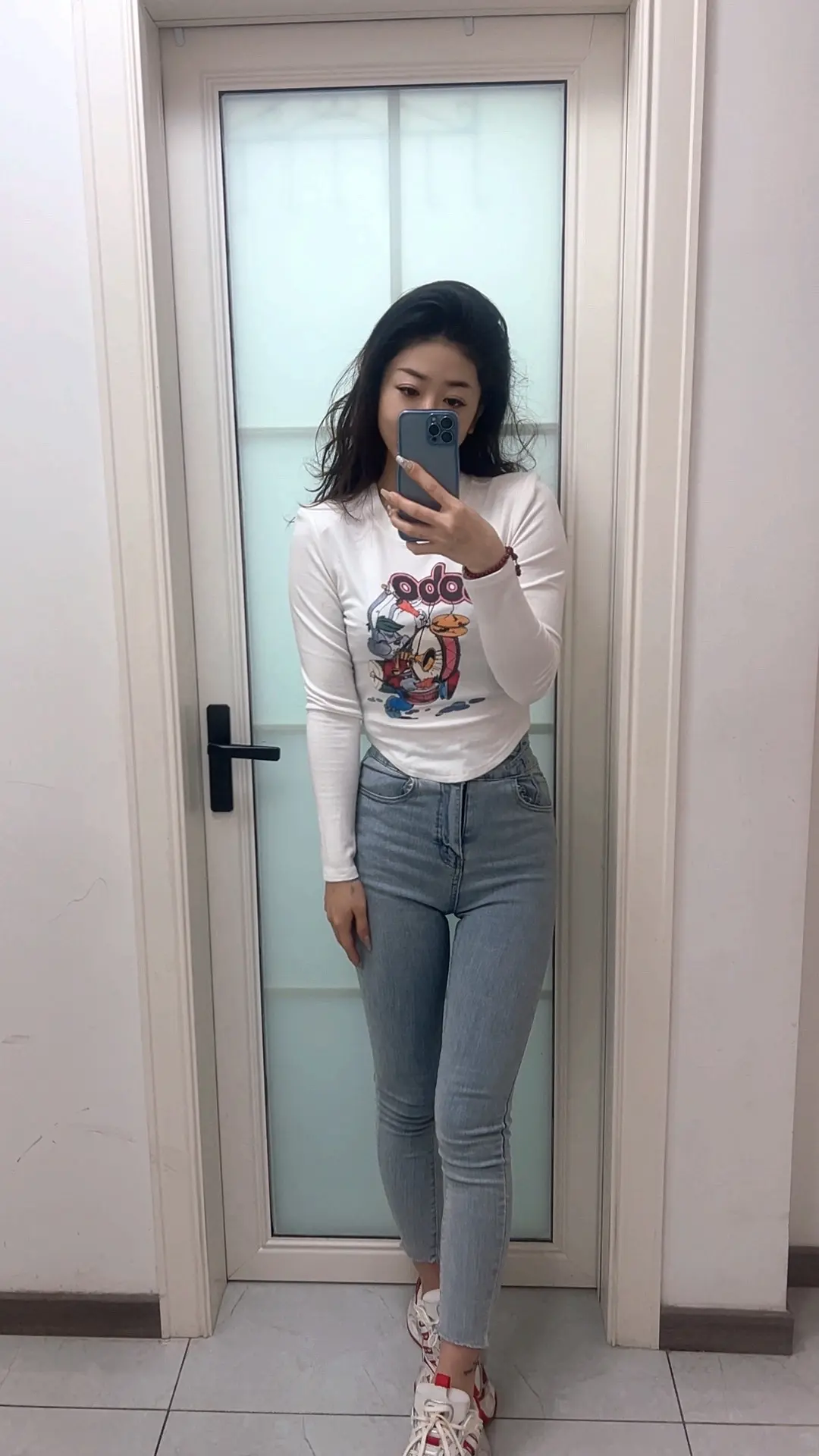 五年前，我还是一个不怎么会化妆，拿不出一支牌子的口红，没有一套像样的衣...