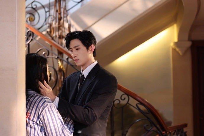 王凯沐新剧跨剧执法 被王凯沐两部新剧的角色反差笑到！《邱秘书的婚事》里季向东是反