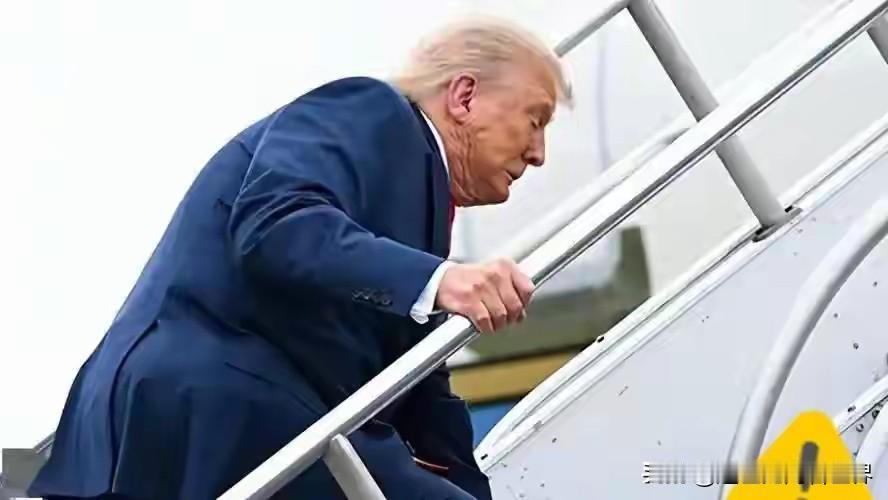 “懂王”这身体怎么啦？也难怪，他最近凭着性子，不计后果乱来，对内对外活动越来越不