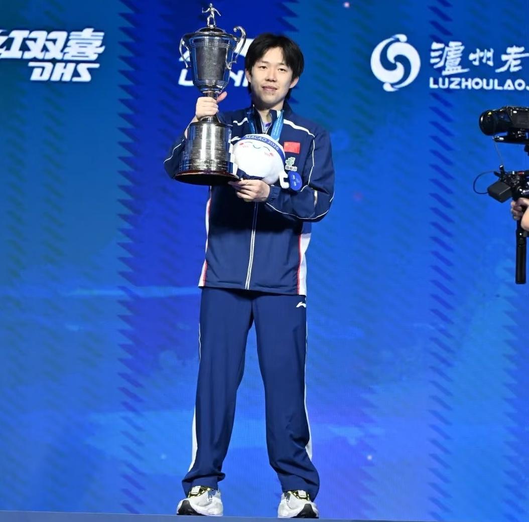 看了王楚钦的世界杯决赛后
我明白了一个道理
三大赛的冠军之所以难拿，不是因为有时
