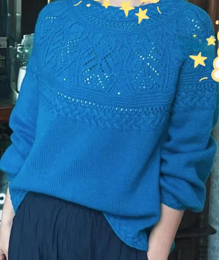 #秋日生活打卡季#
#爱生活爱编织# 
秋天的镂空圆肩育克衣，值得拥有，你美我美