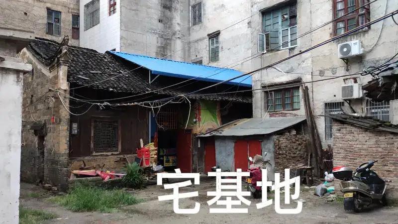 祖传的宅基地所有权归谁
在许多农村家庭中，祖传的宅基地一直是一个充满争议但又牵动