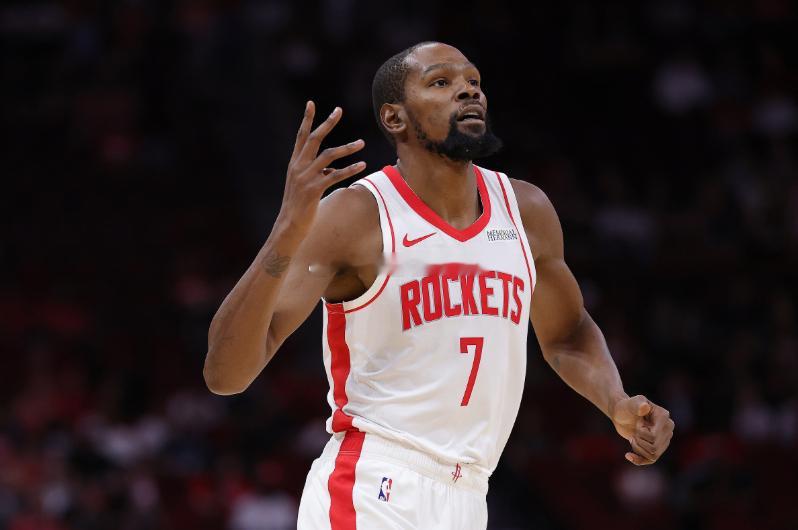 NBA常规赛，火箭今日主场100-97险胜太阳。本场比赛，火箭球星杜兰特在前11