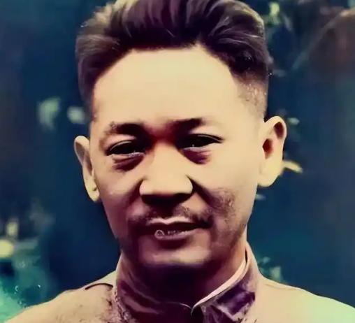 他被骂了一辈子的反共军阀，到头来竟是共产党最大的保护伞！他就是大名鼎鼎的北伐铁军