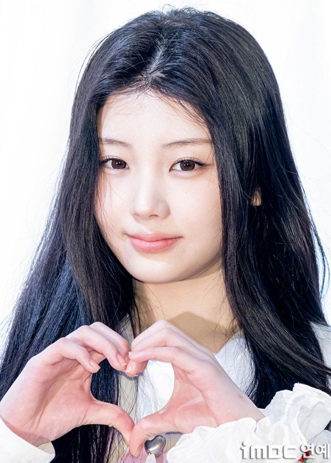 【naver综合】6日上午，ILLIT成员IROHA&WONHEE出席在首尔城东