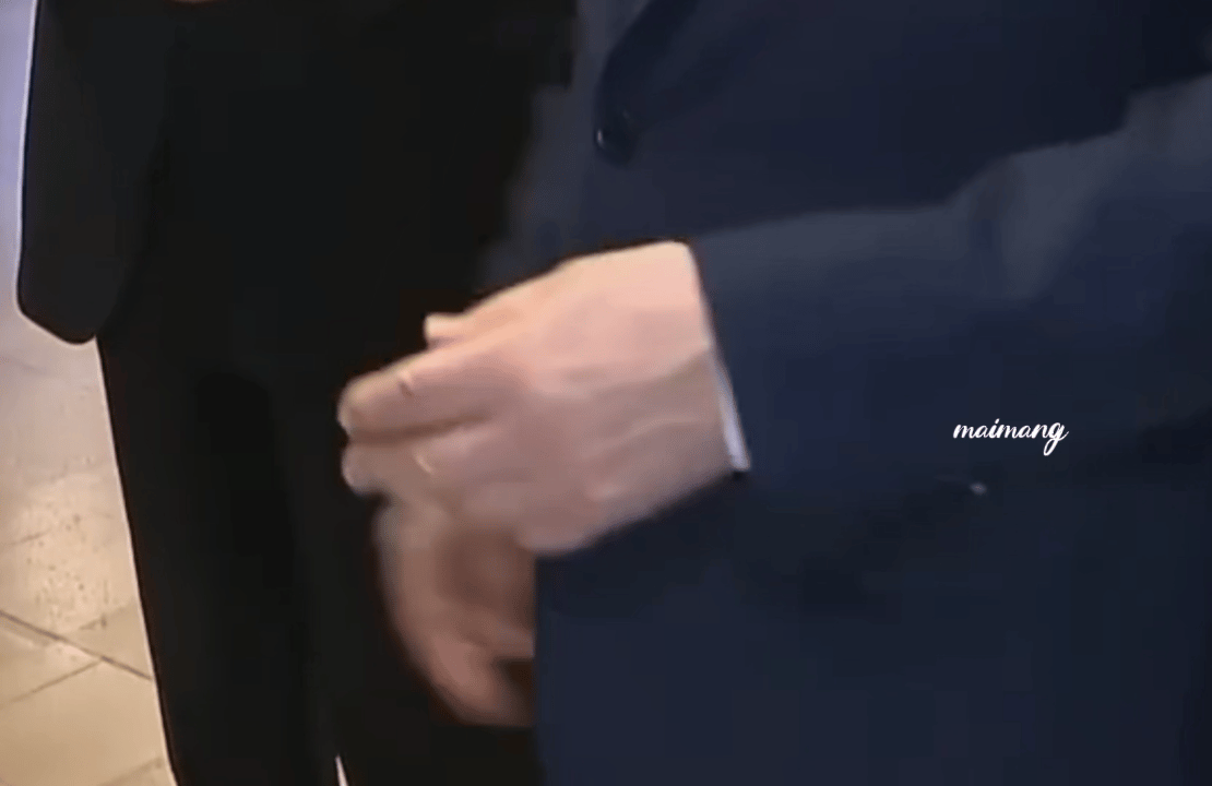 瓦洛佳小朋友  手手好可爱 