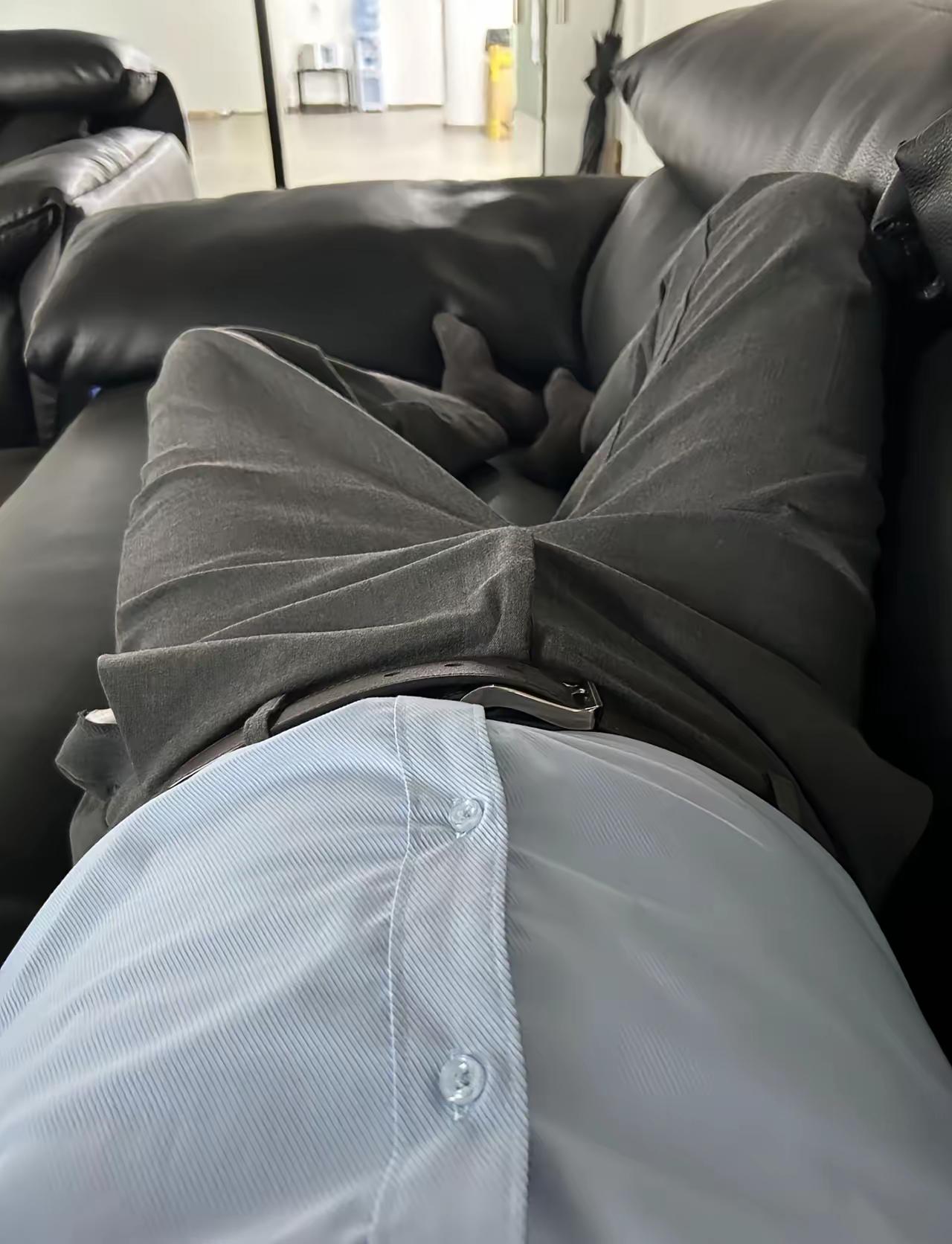 好看的大叔，不只是皮囊，而是肚子里有货！

大腹便便，该大的大，该圆的圆，看起来