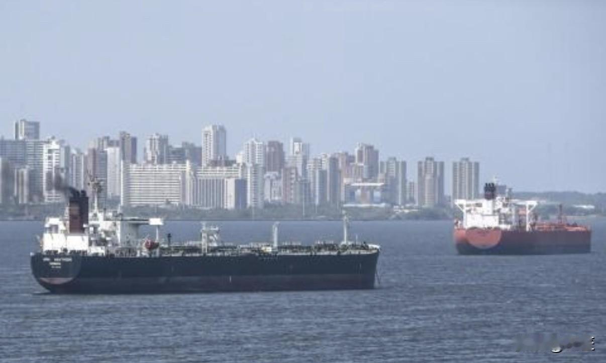 美东时间1月7日8:43，美国欧洲司令部宣布在北大西洋扣押悬挂俄国旗的