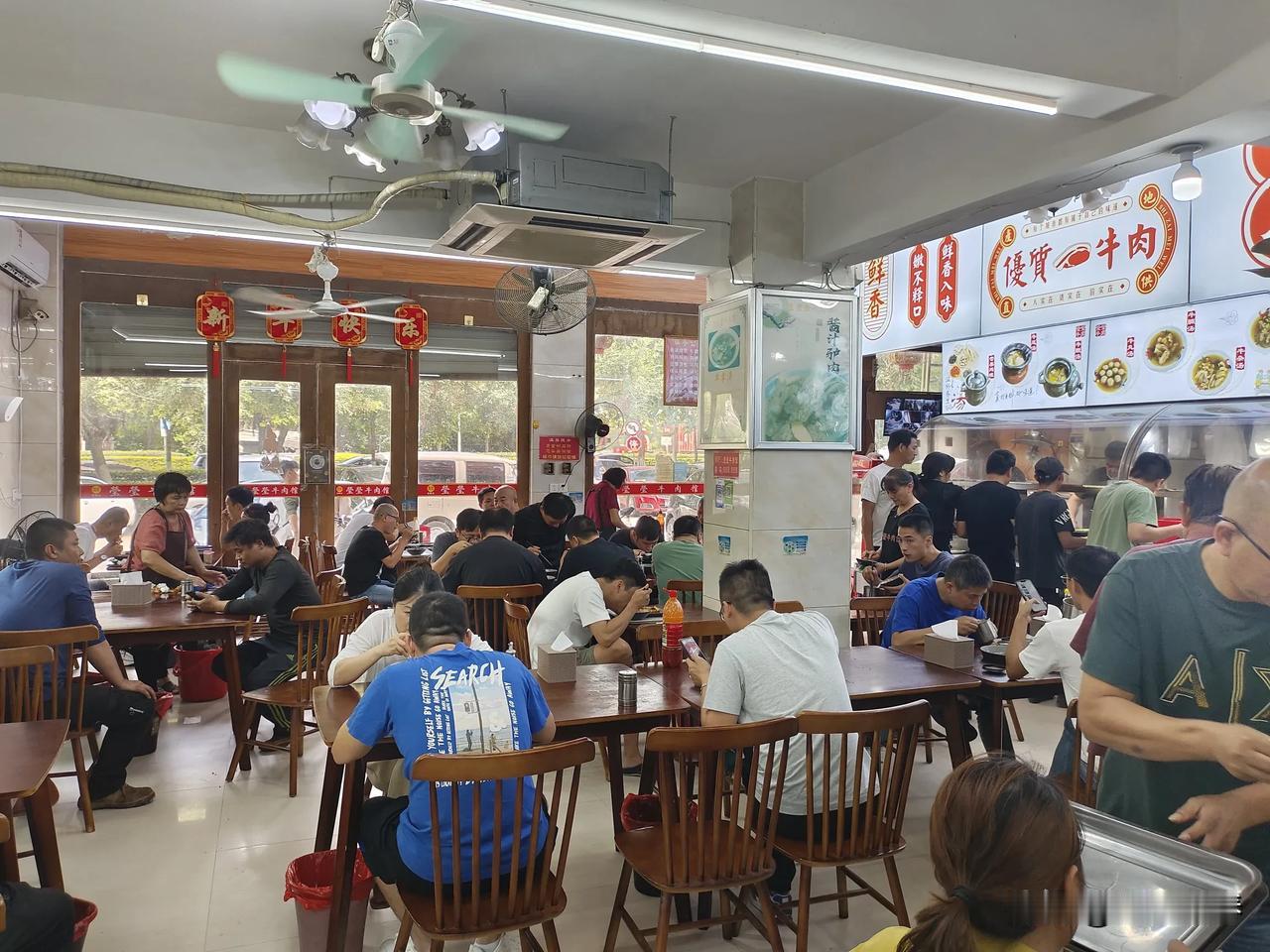 今天中午3人餐，地点永和镇！
这家牛肉店生意很好！
味道还不错，挺好的，消费也不