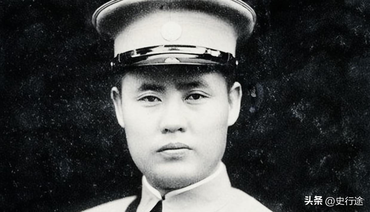 傅作义在决定起义前，曾根据当时华北军事形势作了三个应变预案：
1、与蒋介石合作把