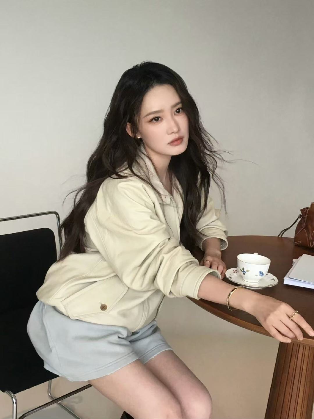李沁Prada贵气千金李沁Prada港圈大小姐驾到品牌活动亮相状态绝佳，穿搭尽显