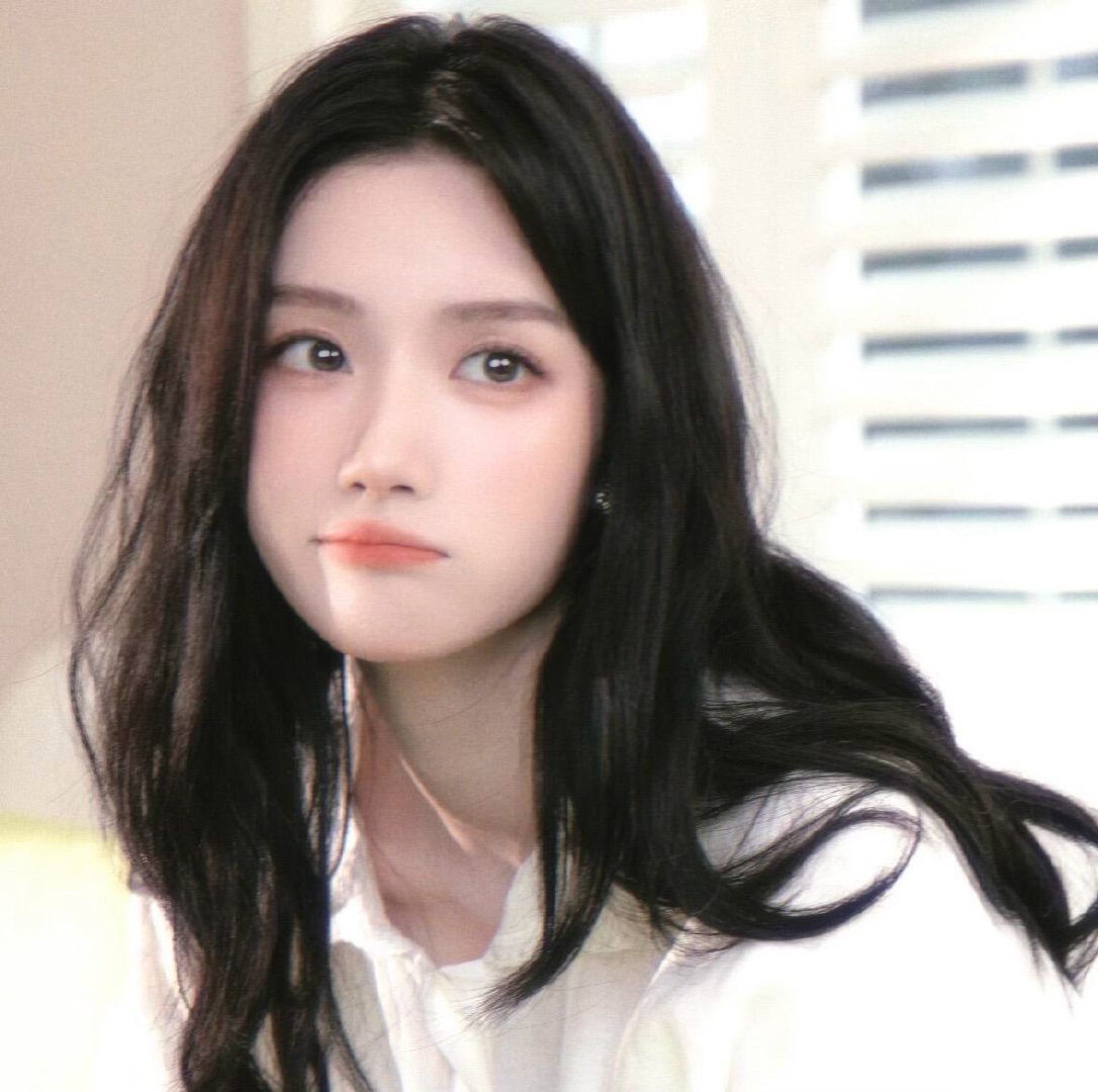 𝐖𝐞𝐂𝐡𝐚𝐭头像｜明媚～卢昱晓 